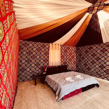 Wadi Rum Bedouin Tour With A Camp Екстериор снимка