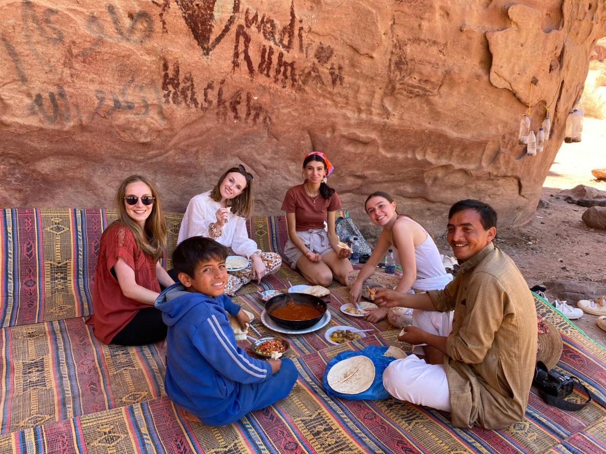 Wadi Rum Bedouin Tour With A Camp Екстериор снимка