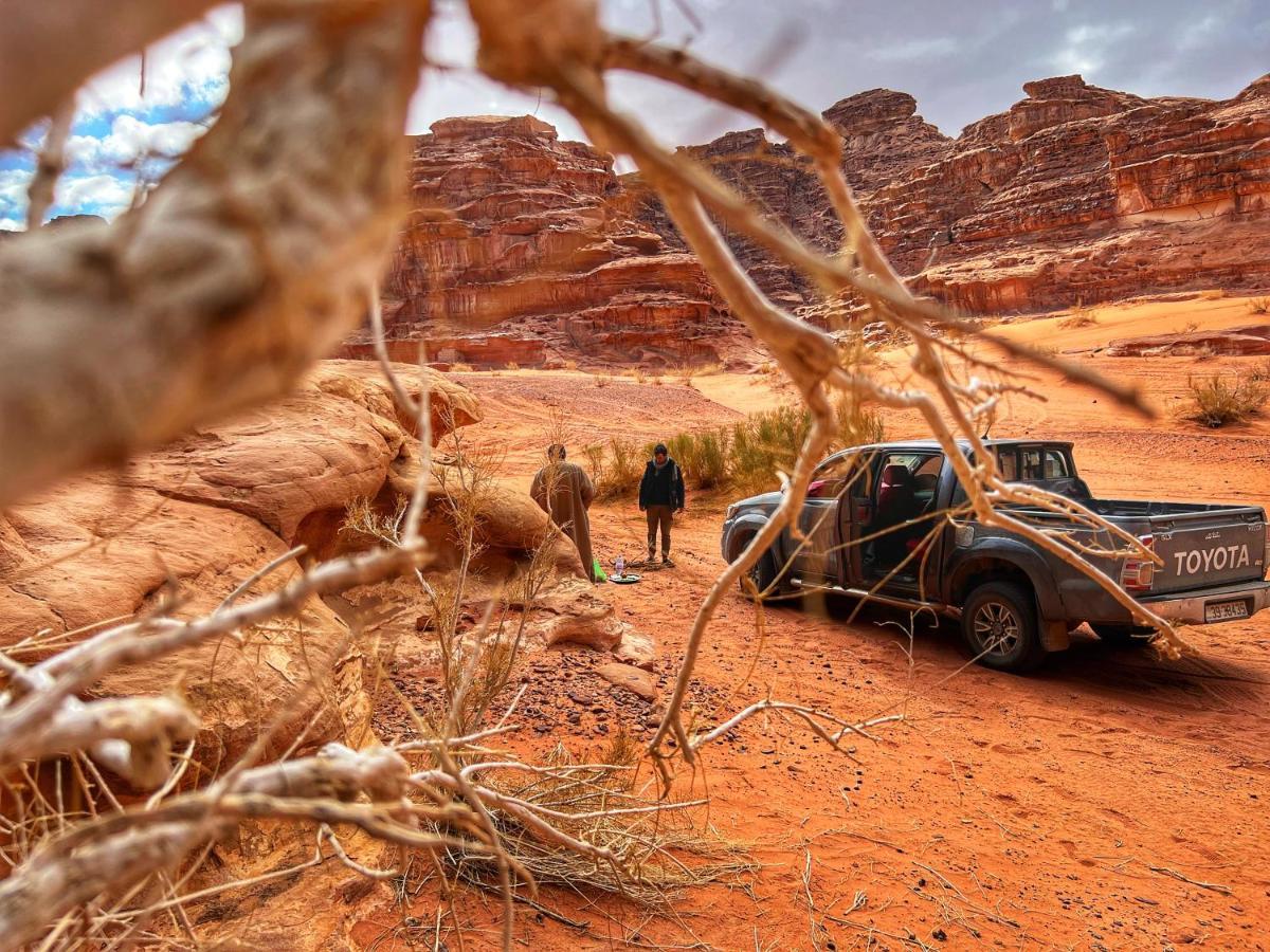 Wadi Rum Bedouin Tour With A Camp Екстериор снимка