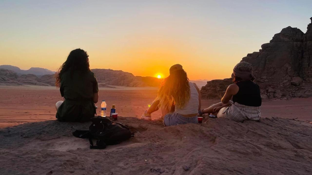 Wadi Rum Bedouin Tour With A Camp Екстериор снимка