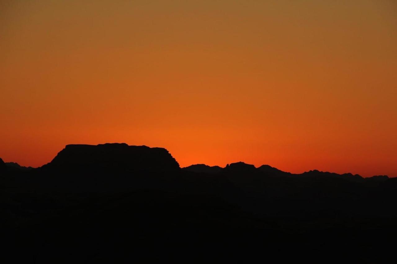 Wadi Rum Bedouin Tour With A Camp Екстериор снимка