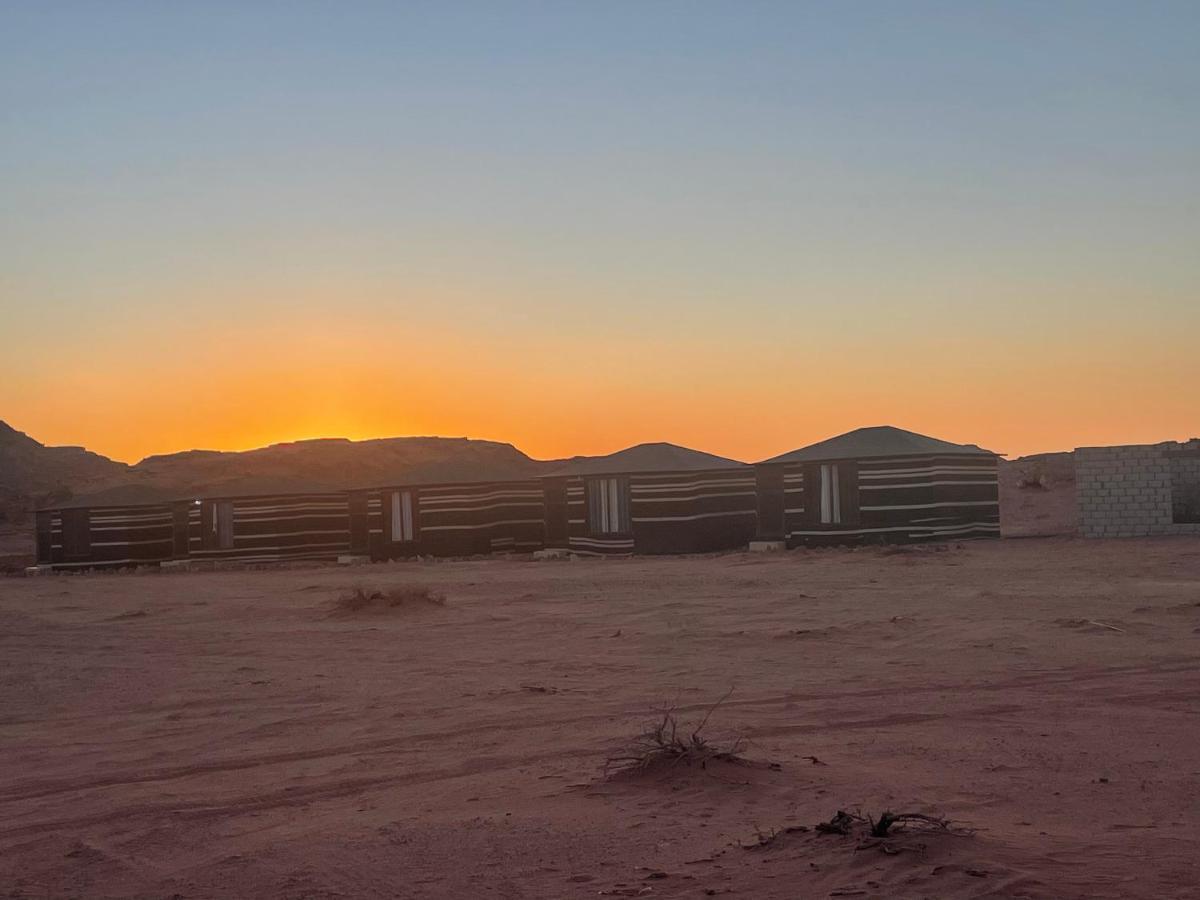 Wadi Rum Bedouin Tour With A Camp Екстериор снимка