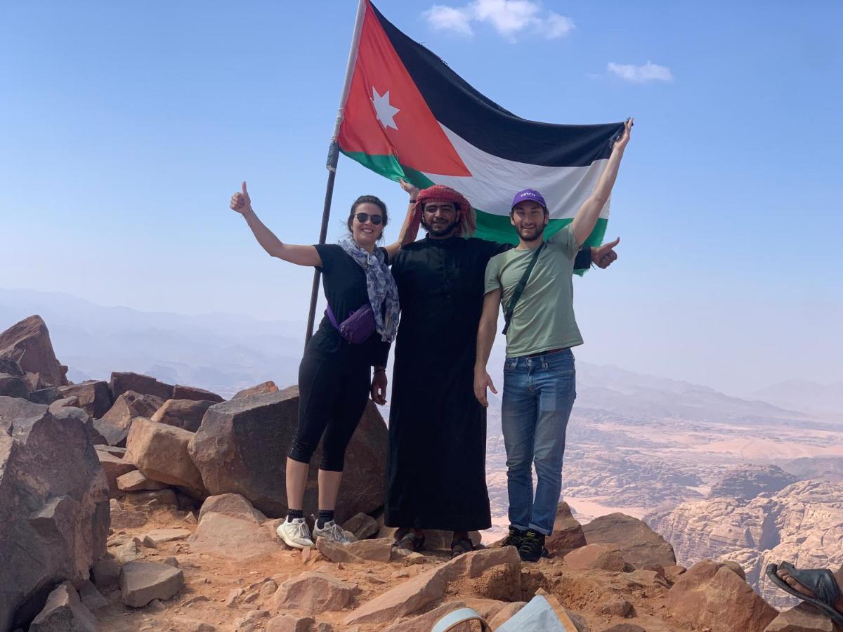 Wadi Rum Bedouin Tour With A Camp Екстериор снимка