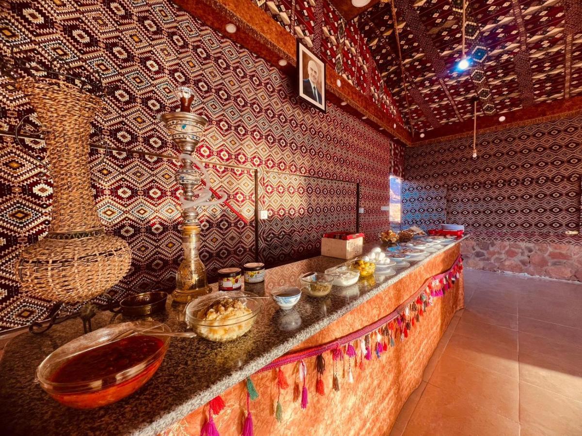 Wadi Rum Bedouin Tour With A Camp Екстериор снимка
