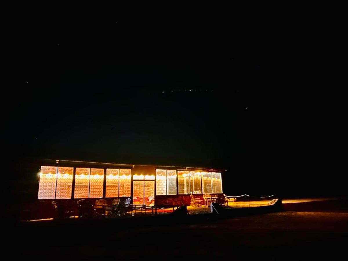 Wadi Rum Bedouin Tour With A Camp Екстериор снимка